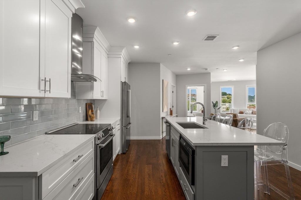 267 Old Colony 605
