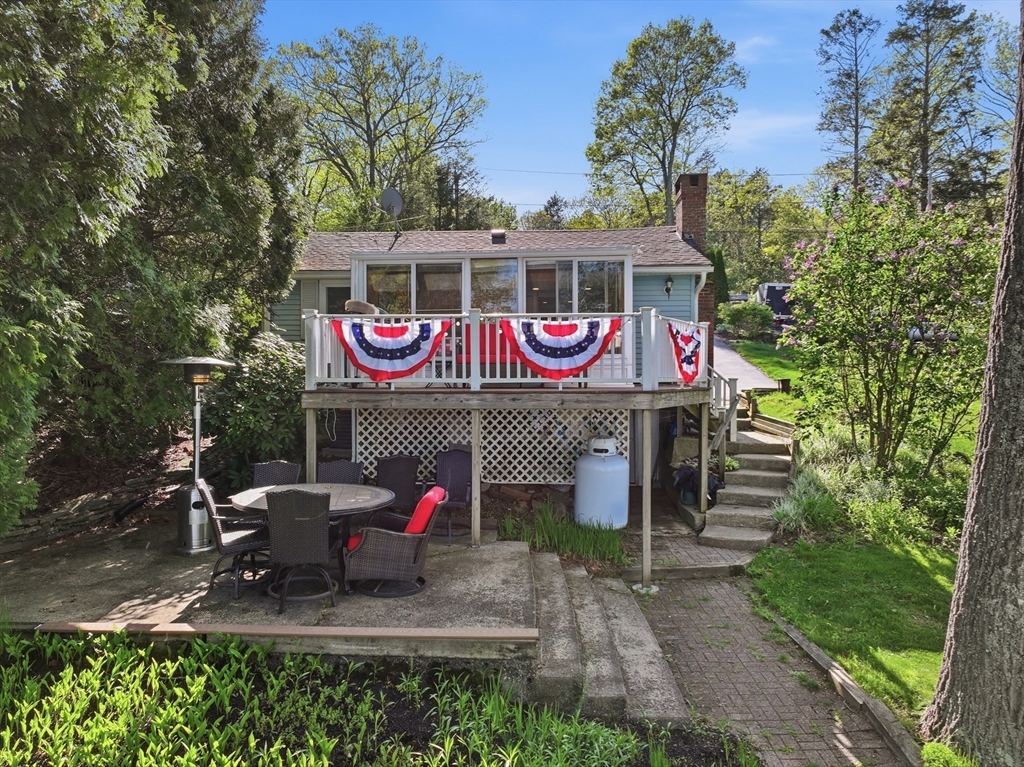 45 Hollywood Drive