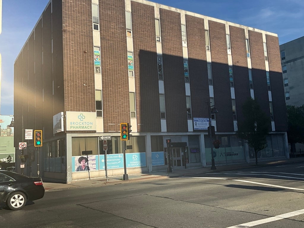 90 Main St