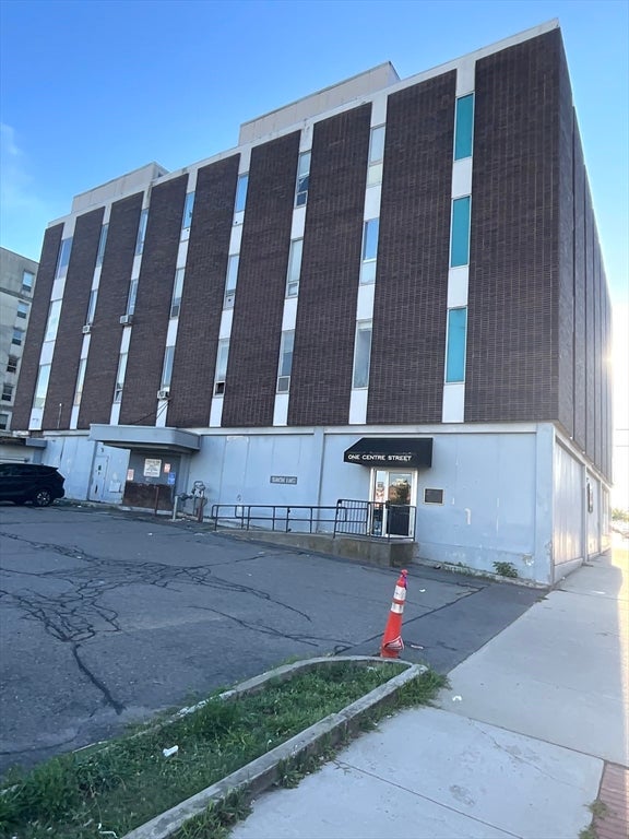 90 Main St