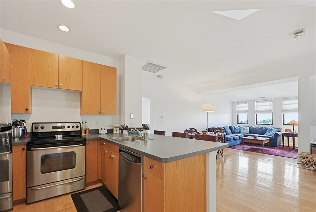 72 Ashland St 410