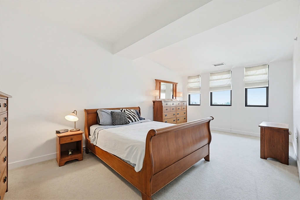 72 Ashland St 410