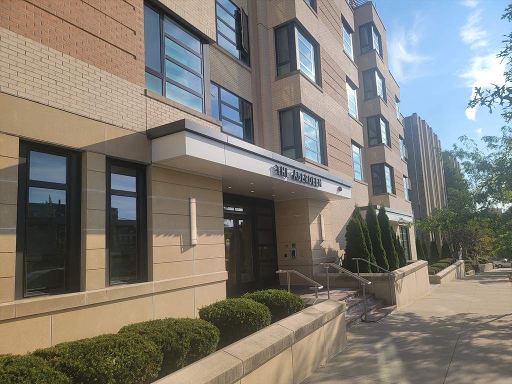 1650 Commonwealth Ave 304A