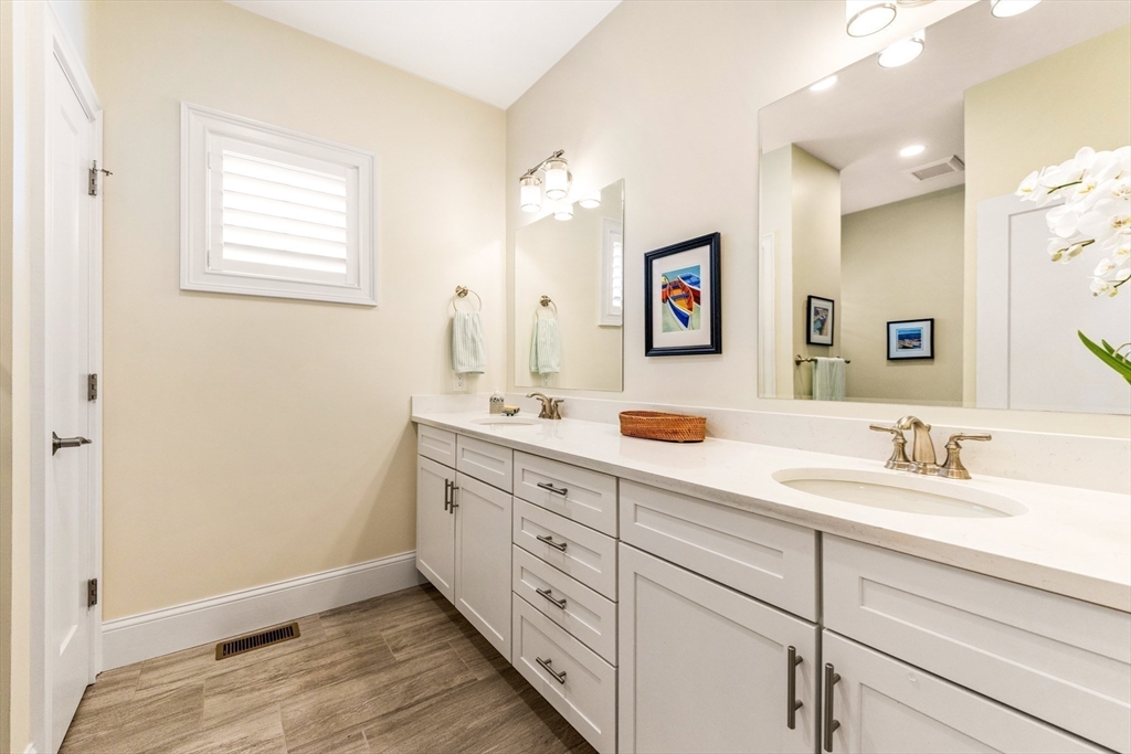 Wrentham, Massachusetts 02093, United States, 2 Bedrooms Bedrooms, ,2 BathroomsBathrooms,Residential,Active,166810