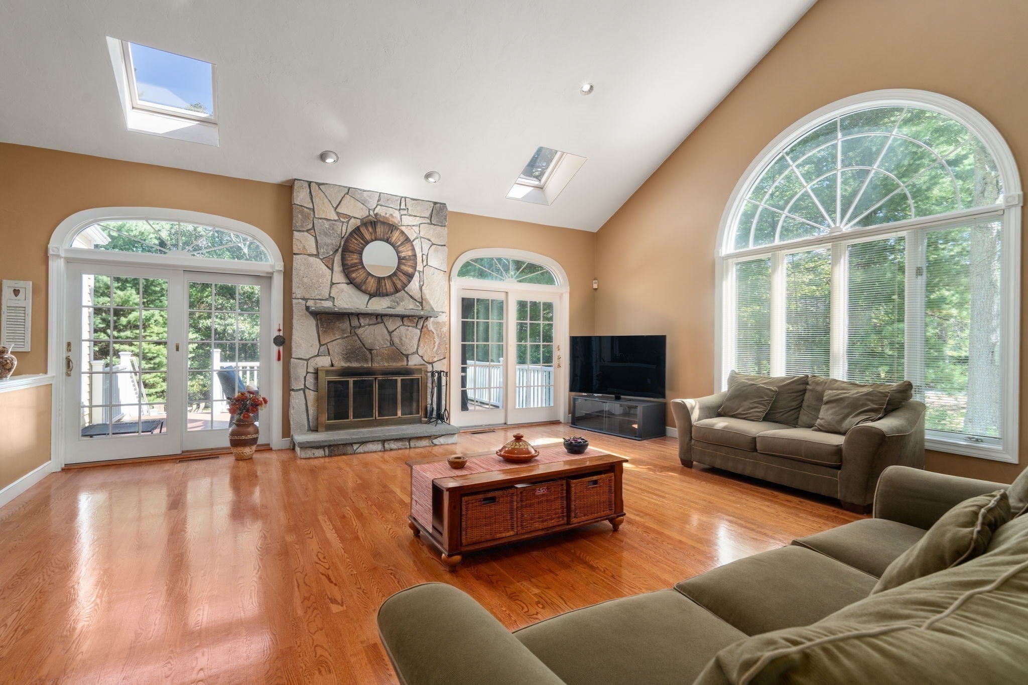 2 Sanger Cir, Dover, MA Photo #7