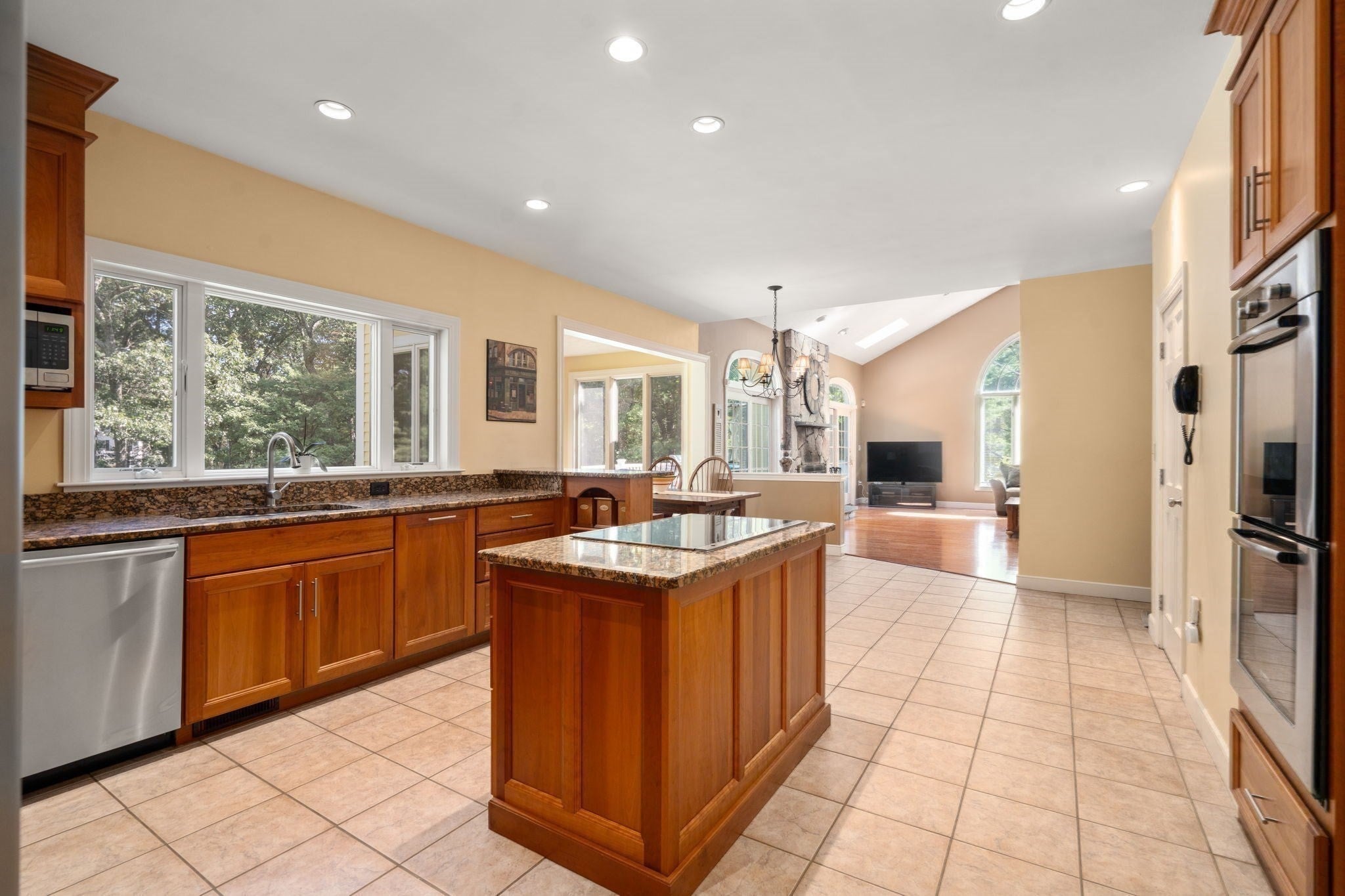 2 Sanger Cir, Dover, MA Photo #10