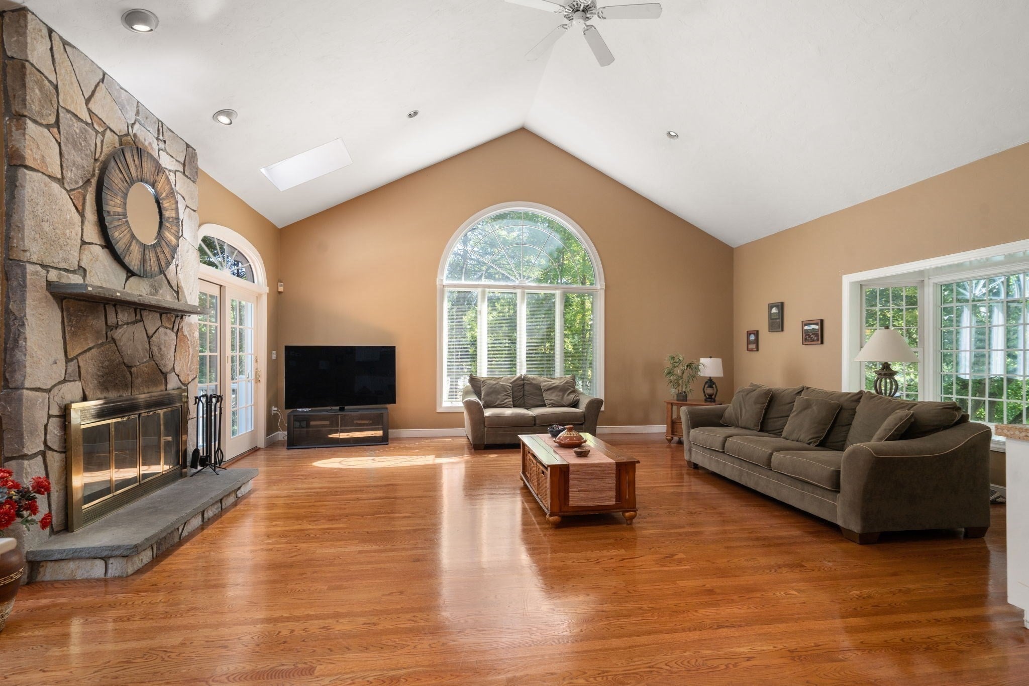2 Sanger Cir, Dover, MA Photo #6