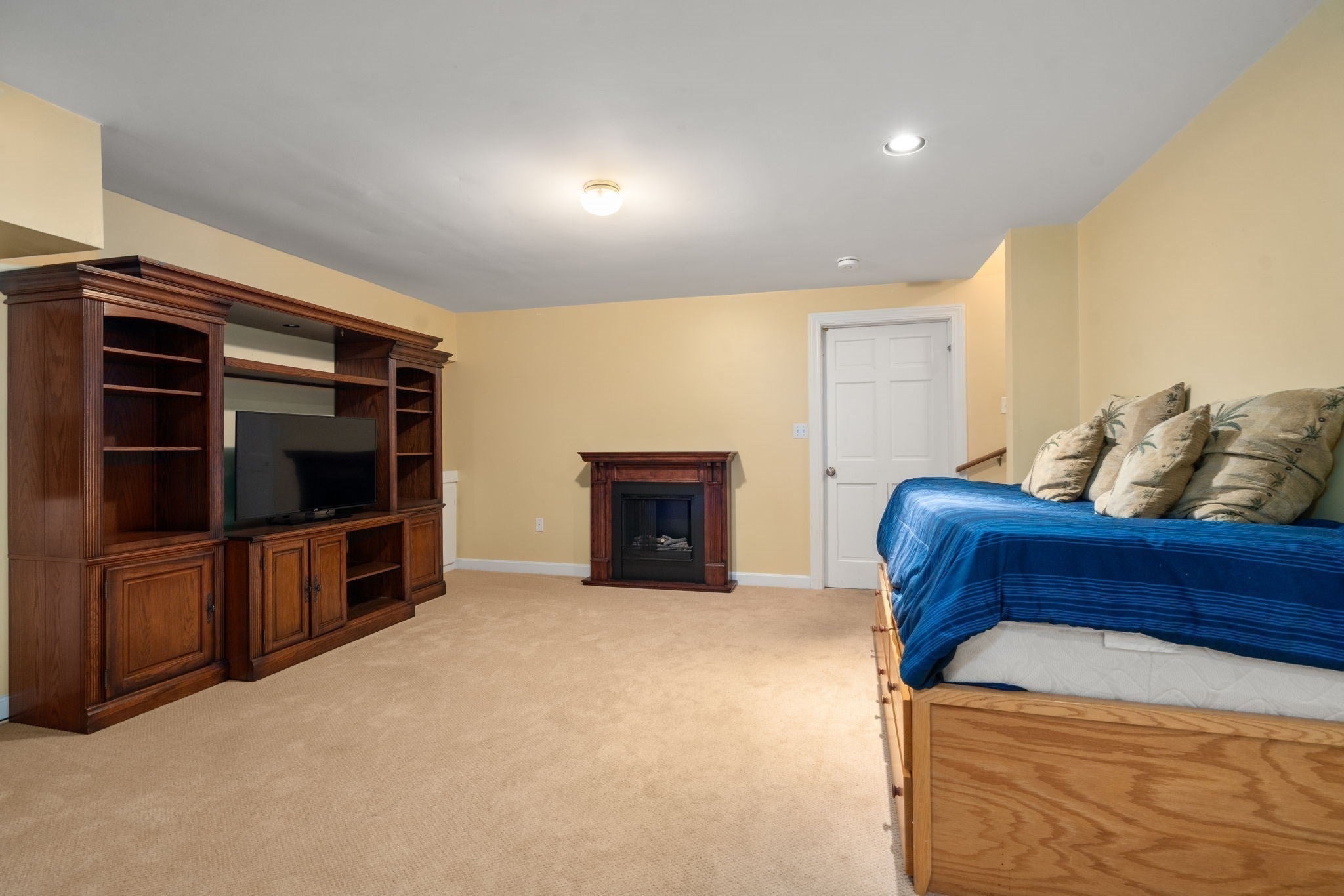 2 Sanger Cir, Dover, MA Photo #29