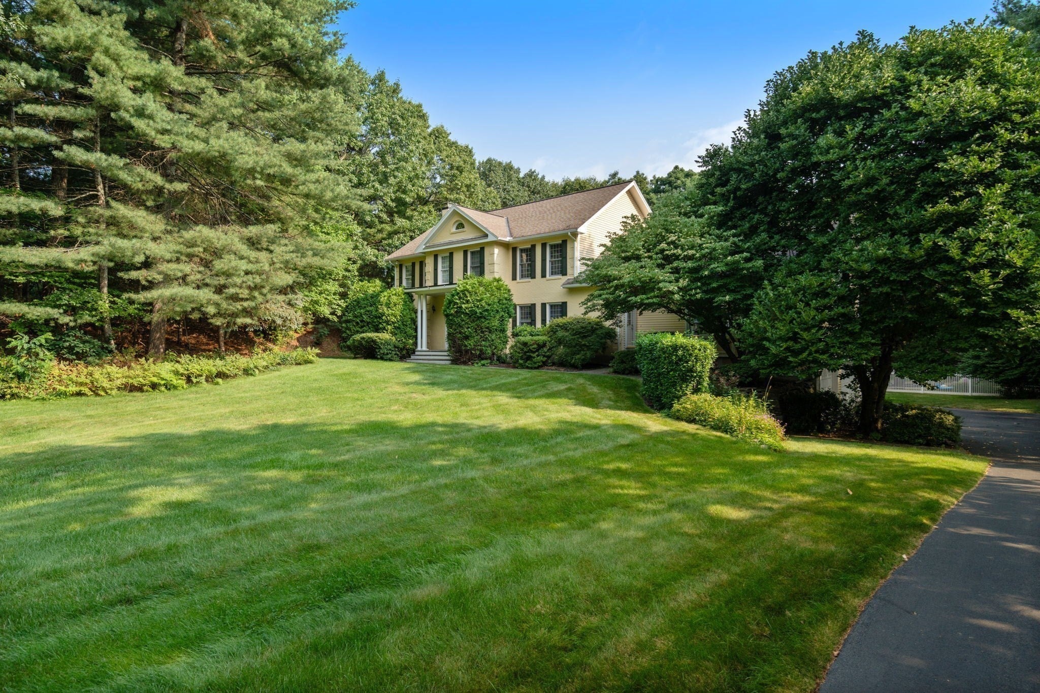 2 Sanger Cir, Dover MA 02030