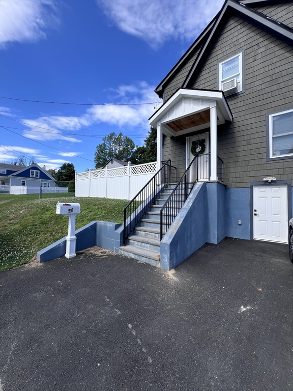 38 Rich St