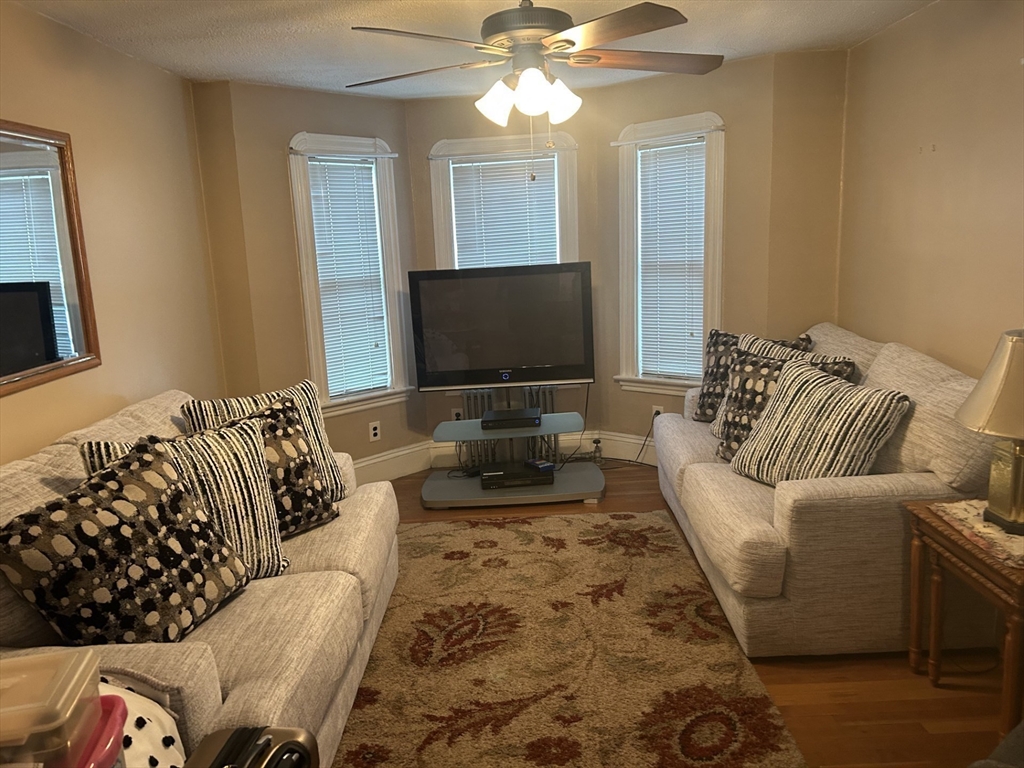 33 Nichols St