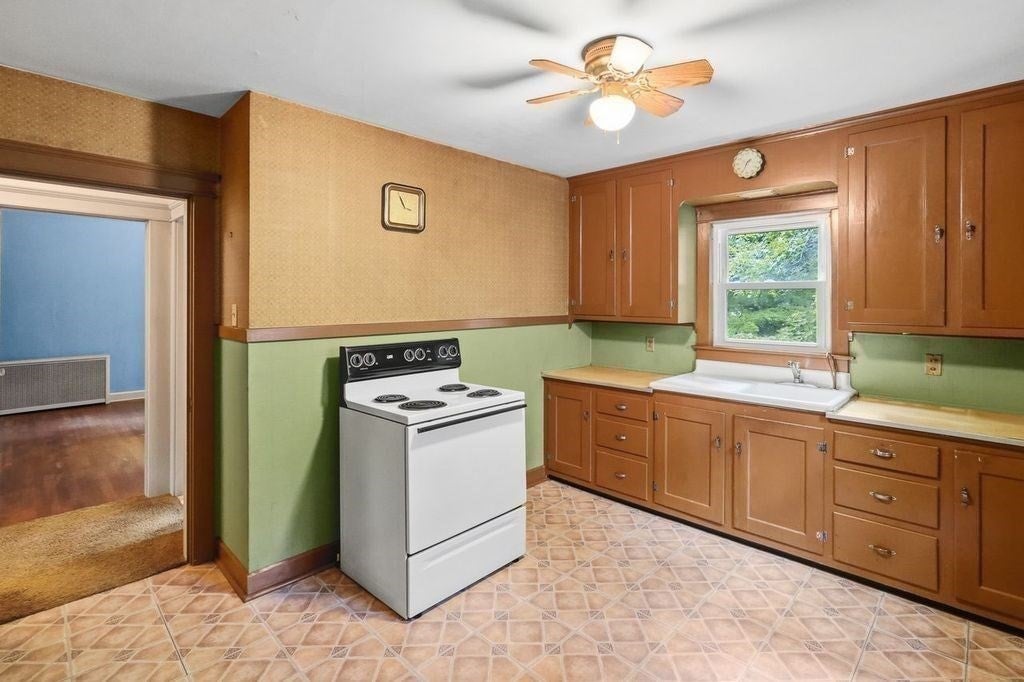 24 Litchfield Avenue, Southbridge, MA Photo #5