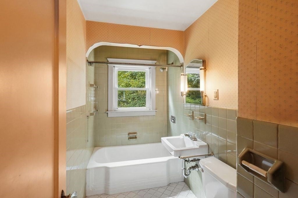 24 Litchfield Avenue, Southbridge, MA Photo #13