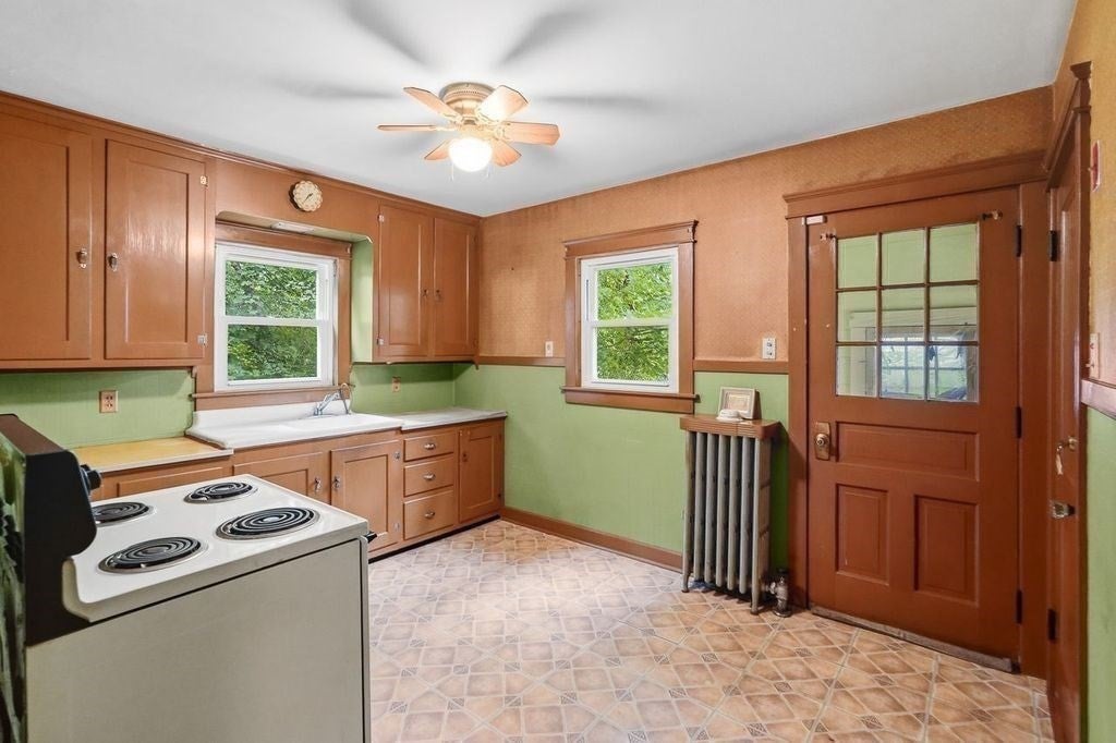 24 Litchfield Avenue, Southbridge, MA Photo #6