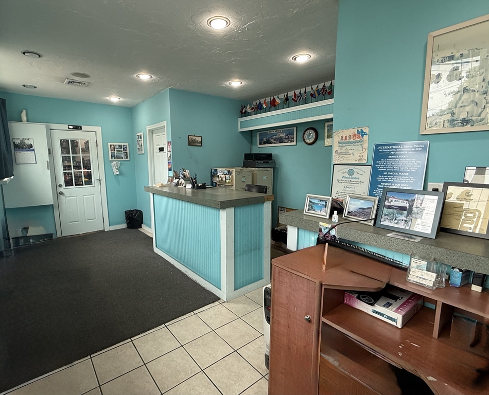1345 Commercial St