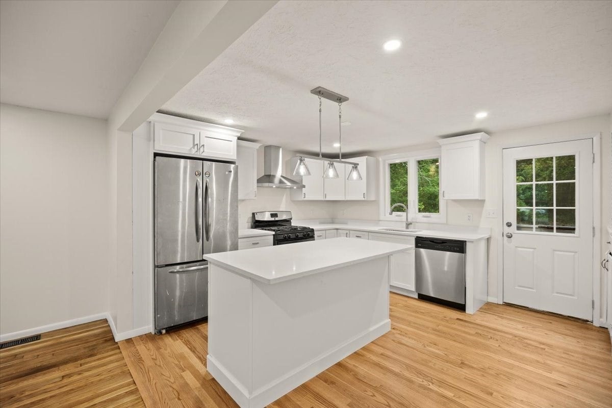 1088 Middleboro Ave, Taunton, MA, 1088 Middleboro Ave, Taunton, MA Photo #12