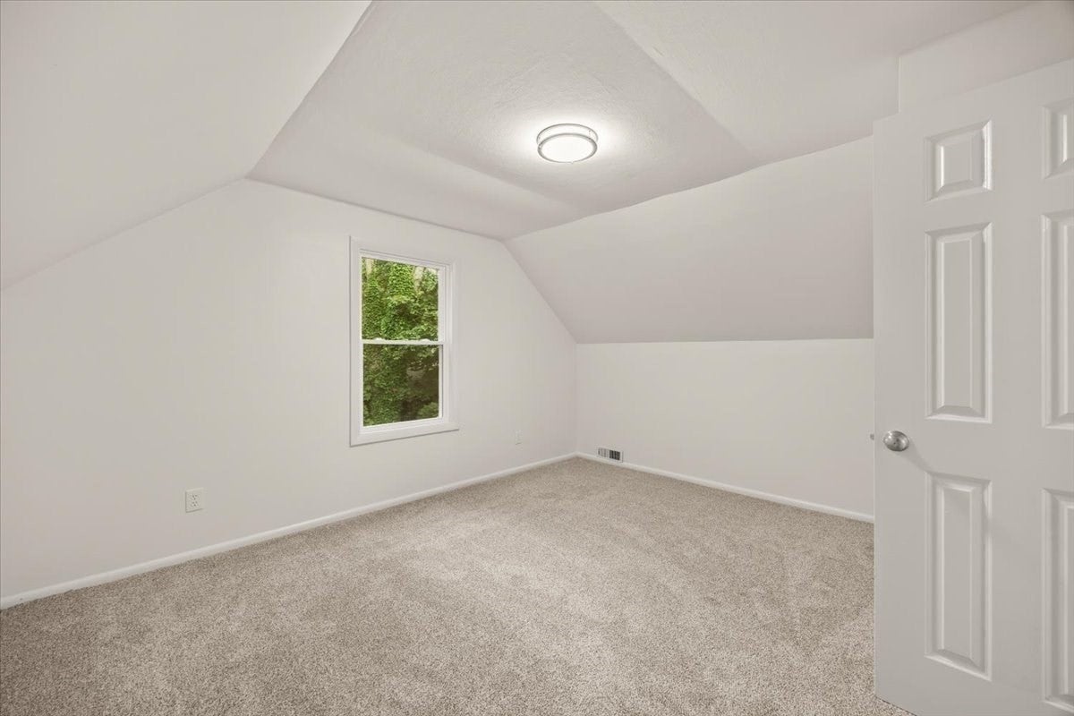 1088 Middleboro Ave, Taunton, MA, 1088 Middleboro Ave, Taunton, MA Photo #29