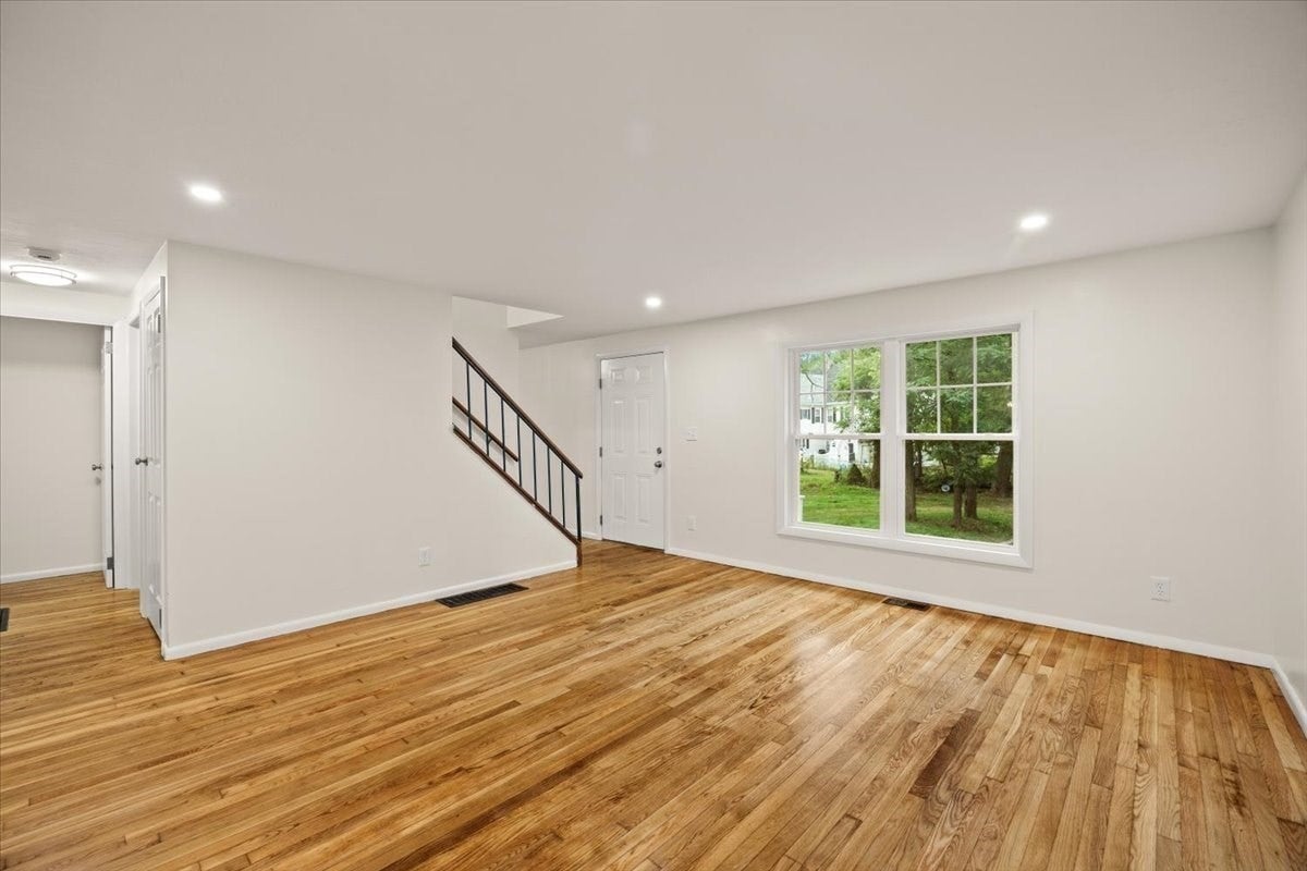 1088 Middleboro Ave, Taunton, MA, 1088 Middleboro Ave, Taunton, MA Photo #8
