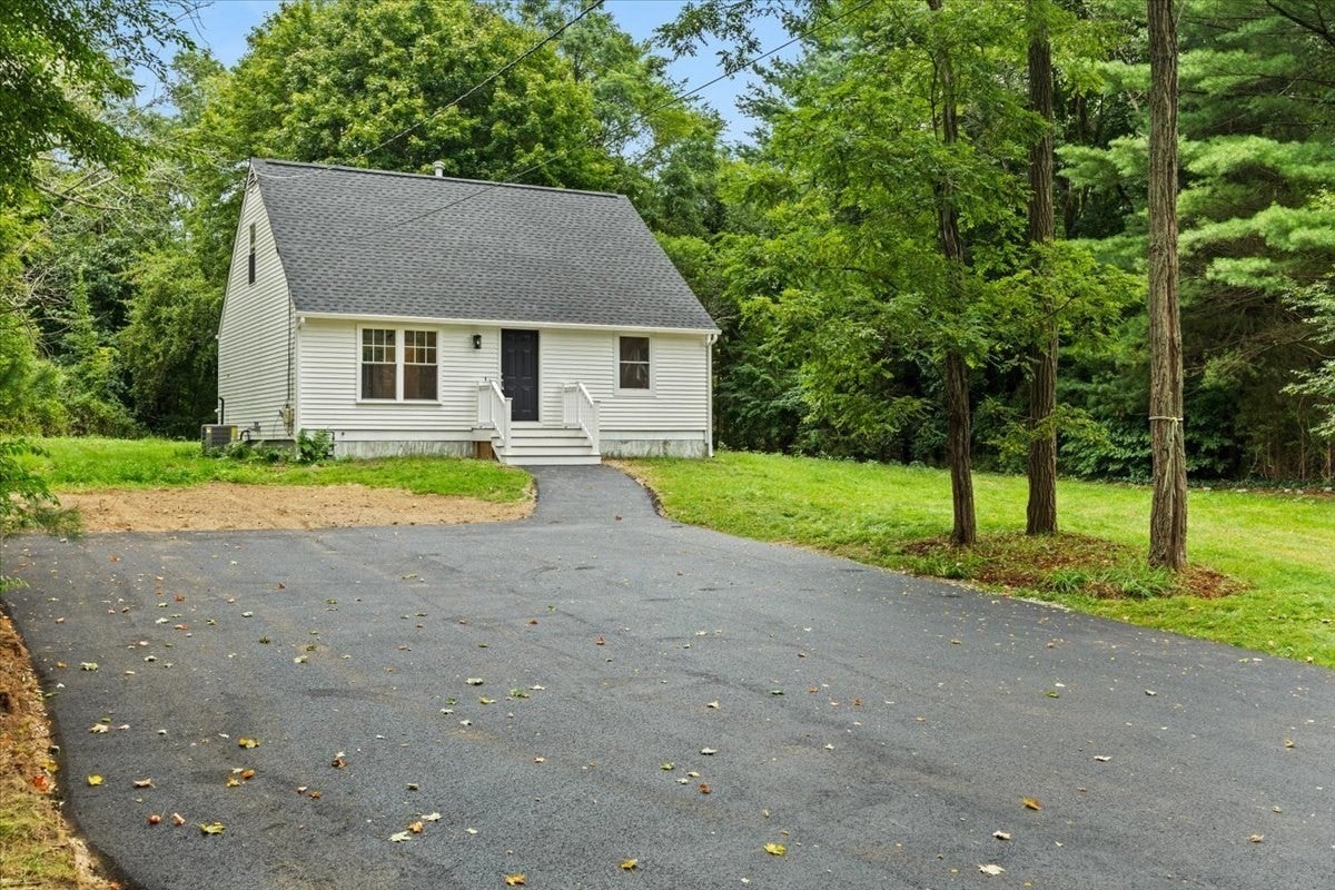 1088 Middleboro Ave, Taunton, MA, 1088 Middleboro Ave, Taunton, MA Photo #3