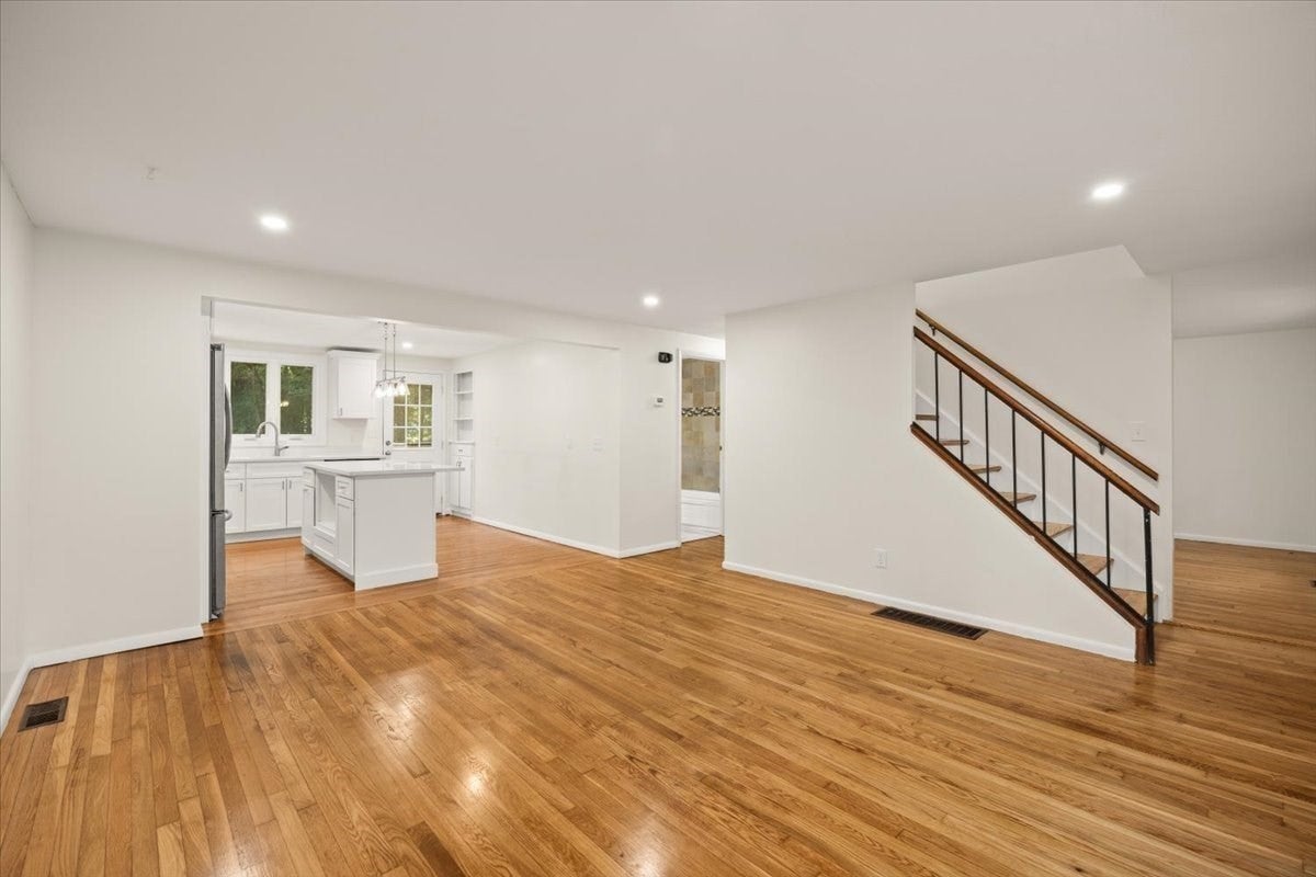 1088 Middleboro Ave, Taunton, MA, 1088 Middleboro Ave, Taunton, MA Photo #7