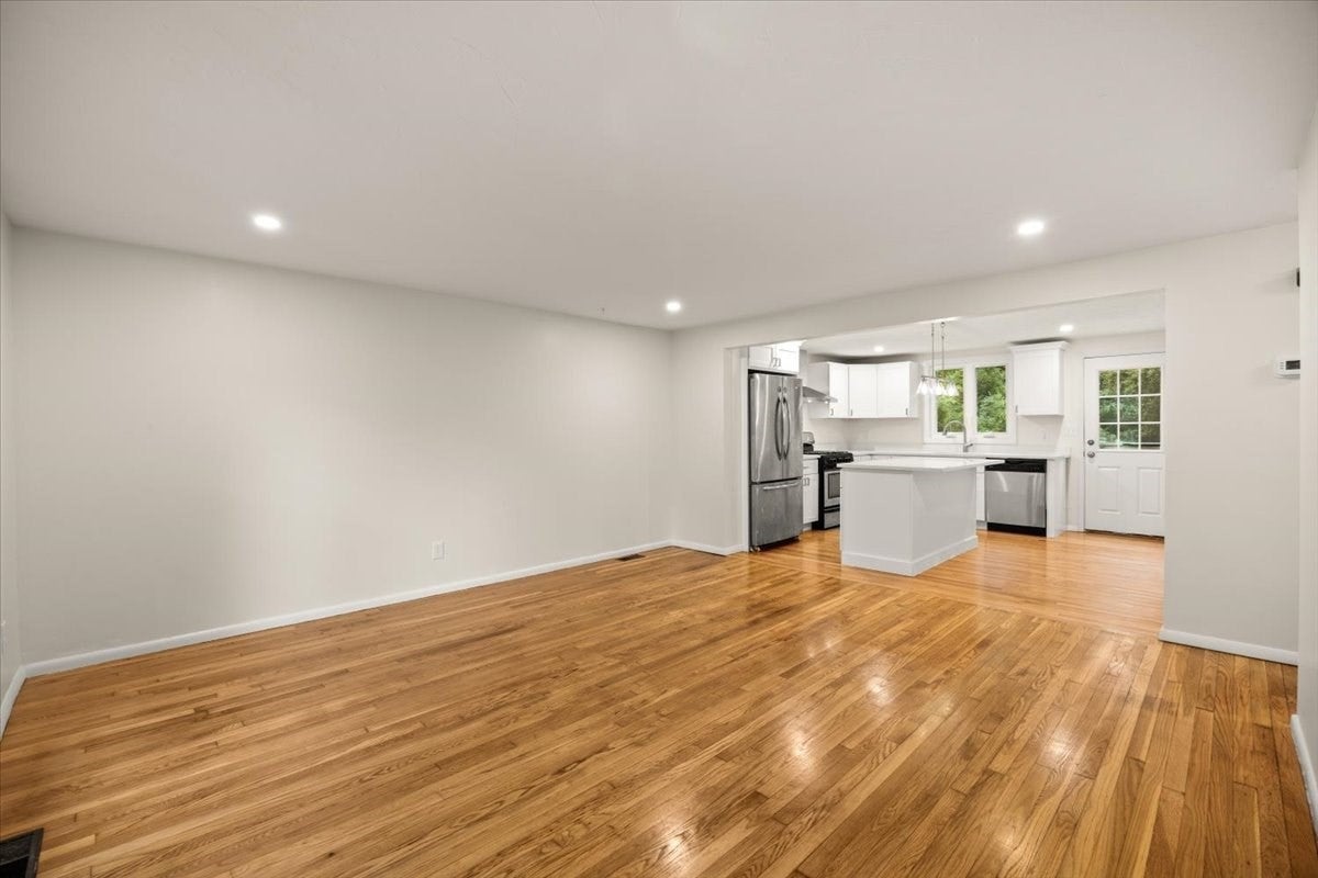 1088 Middleboro Ave, Taunton, MA, 1088 Middleboro Ave, Taunton, MA Photo #4