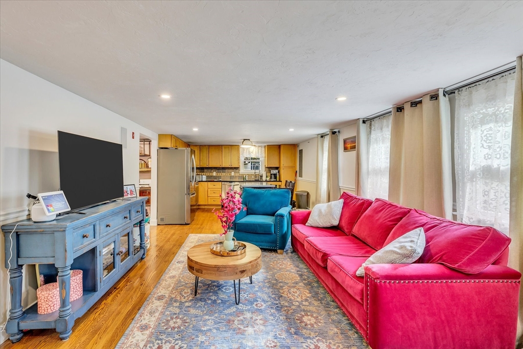 12 Mayflower Dr