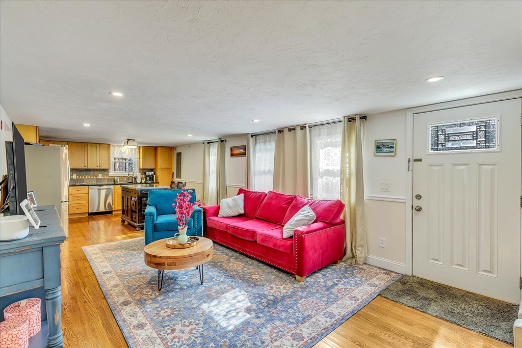12 Mayflower Dr