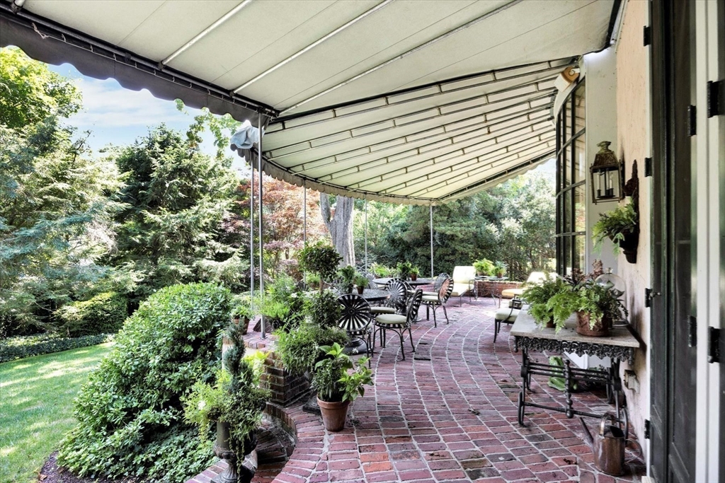 Barnstable, Massachusetts 02635, United States, 4 Bedrooms Bedrooms, ,5 BathroomsBathrooms,Residential,Active,49105