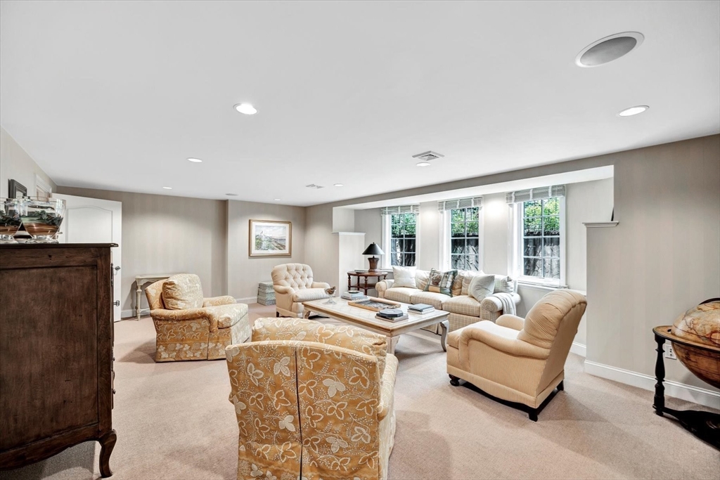 Barnstable, Massachusetts 02635, United States, 4 Bedrooms Bedrooms, ,5 BathroomsBathrooms,Residential,Active,49105