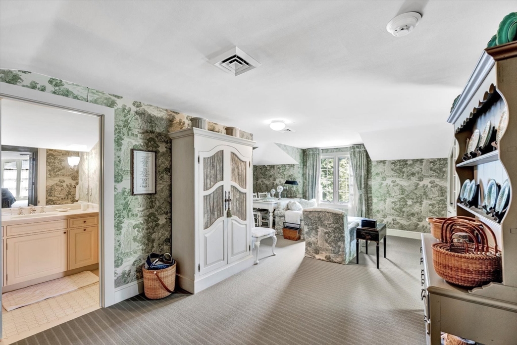 Barnstable, Massachusetts 02635, United States, 4 Bedrooms Bedrooms, ,5 BathroomsBathrooms,Residential,Active,49105