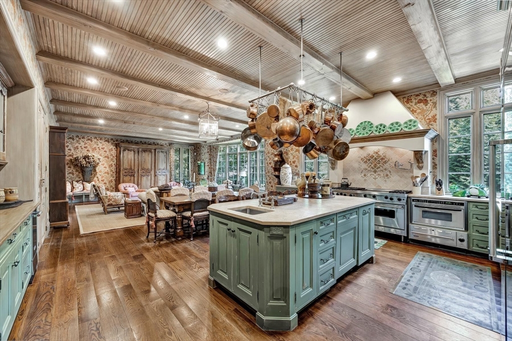 Barnstable, Massachusetts 02635, United States, 4 Bedrooms Bedrooms, ,5 BathroomsBathrooms,Residential,Active,49105