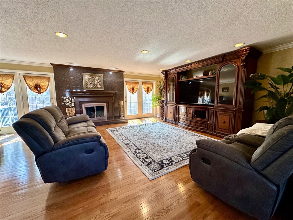 608 Pinewood Dr