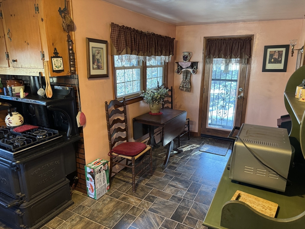 Norfolk, Massachusetts 02056, United States, 2 Bedrooms Bedrooms, ,1 BathroomBathrooms,Residential,Pending,16601