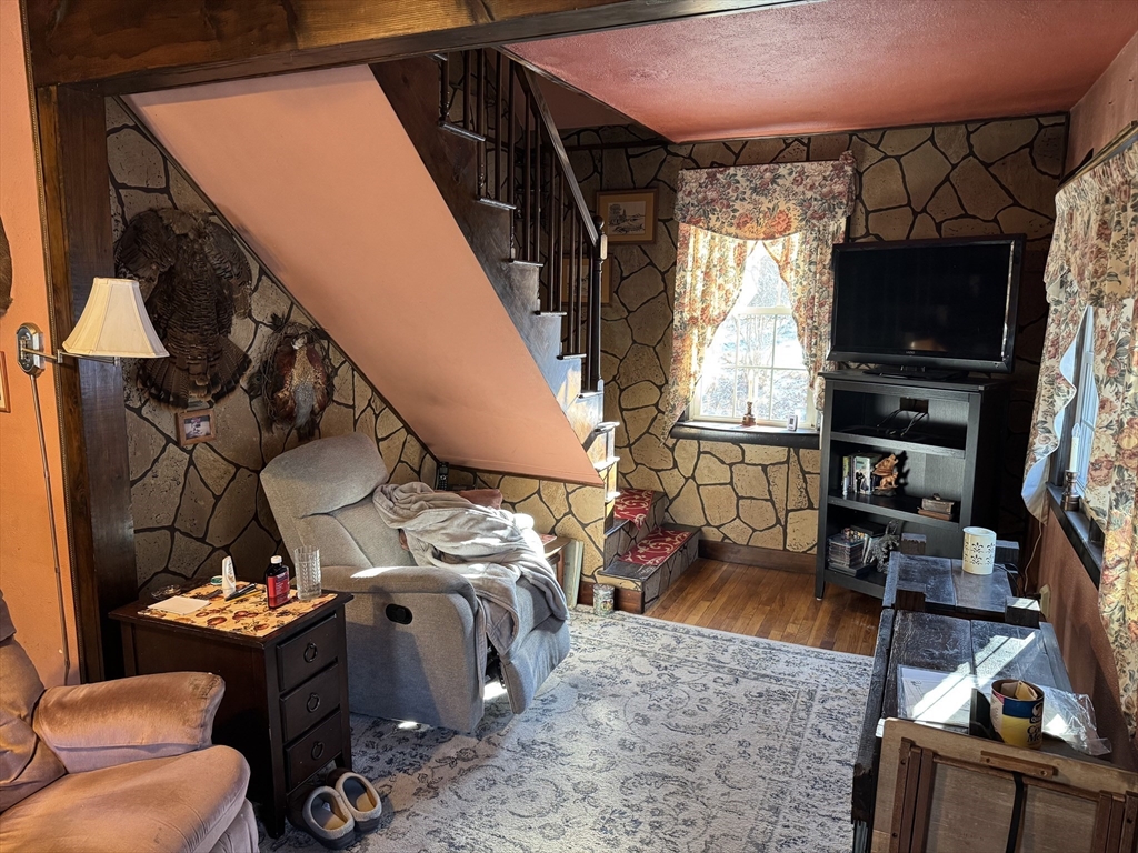 Norfolk, Massachusetts 02056, United States, 2 Bedrooms Bedrooms, ,1 BathroomBathrooms,Residential,Pending,16601