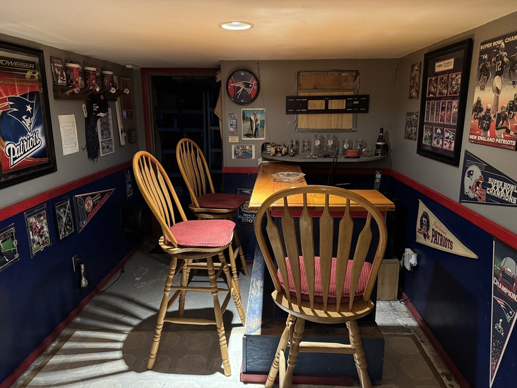 Norfolk, Massachusetts 02056, United States, 2 Bedrooms Bedrooms, ,1 BathroomBathrooms,Residential,Pending,16601