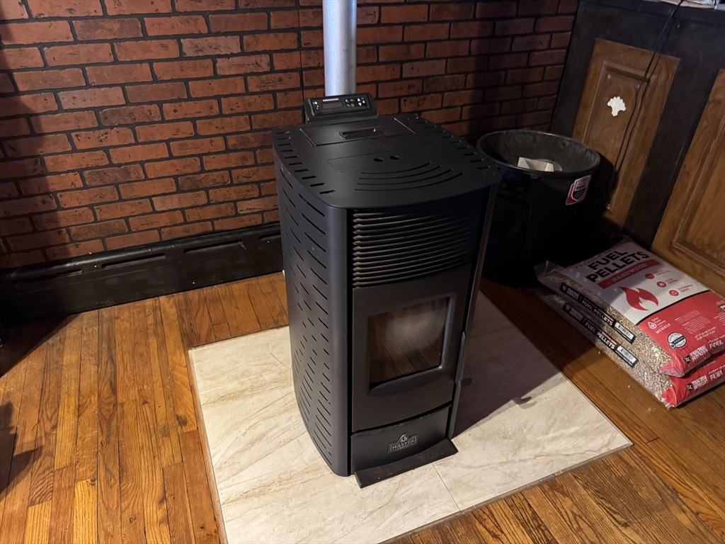 Norfolk, Massachusetts 02056, United States, 2 Bedrooms Bedrooms, ,1 BathroomBathrooms,Residential,Pending,16601