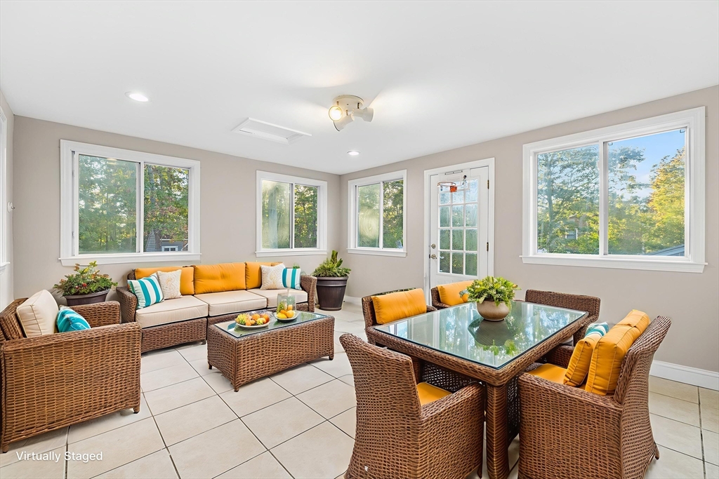 9 Bramble Bush Dr