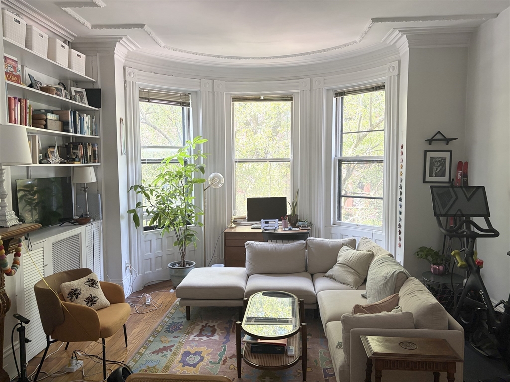 Click for 246 Marlborough Street #5, Boston, MA slideshow