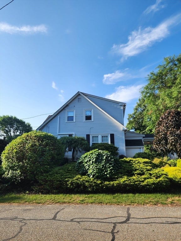 39 Everett Ave