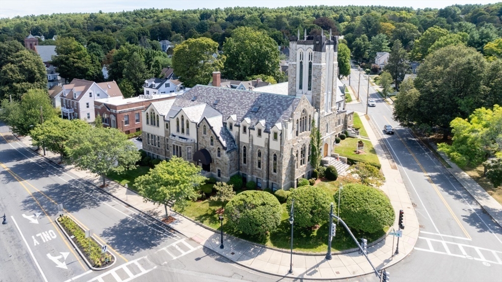 Winchester, Massachusetts 01890, United States, 1 Bedroom Bedrooms, ,2 BathroomsBathrooms,Residential,Pending,203192