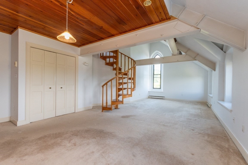 Winchester, Massachusetts 01890, United States, 1 Bedroom Bedrooms, ,2 BathroomsBathrooms,Residential,Pending,203192