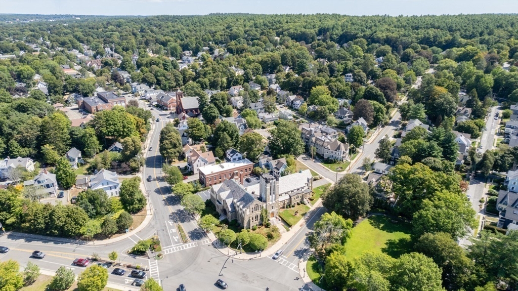 Winchester, Massachusetts 01890, United States, 1 Bedroom Bedrooms, ,2 BathroomsBathrooms,Residential,Pending,203192