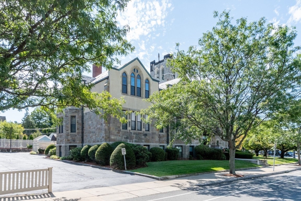 Winchester, Massachusetts 01890, United States, 1 Bedroom Bedrooms, ,2 BathroomsBathrooms,Residential,Pending,203192