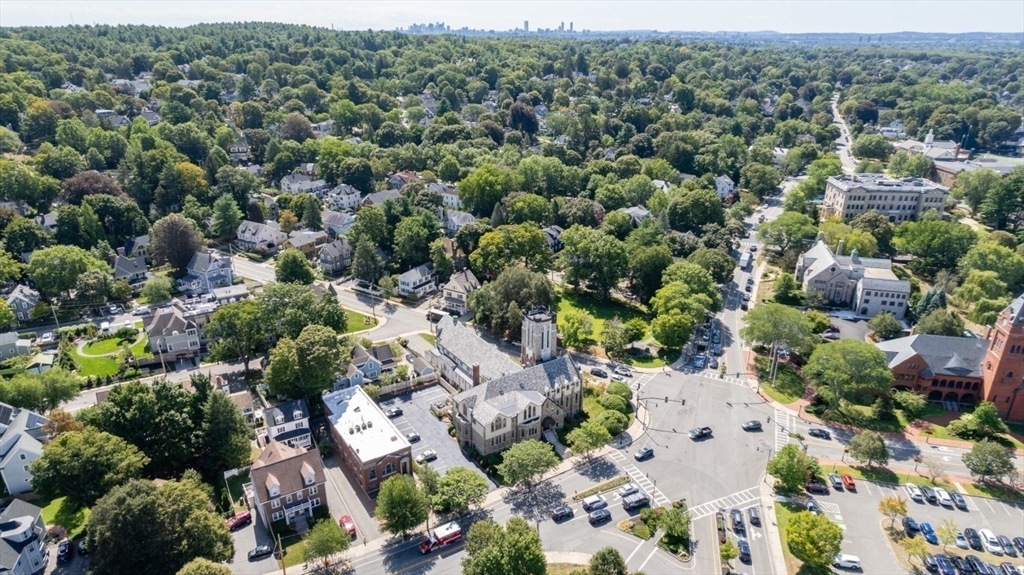 Winchester, Massachusetts 01890, United States, 1 Bedroom Bedrooms, ,2 BathroomsBathrooms,Residential,Pending,203192