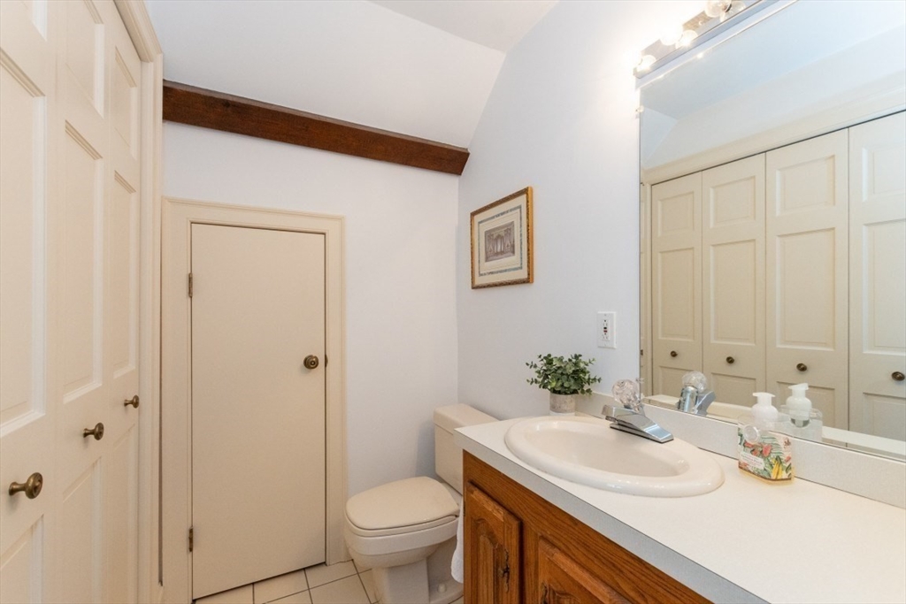 Winchester, Massachusetts 01890, United States, 1 Bedroom Bedrooms, ,2 BathroomsBathrooms,Residential,Pending,203192