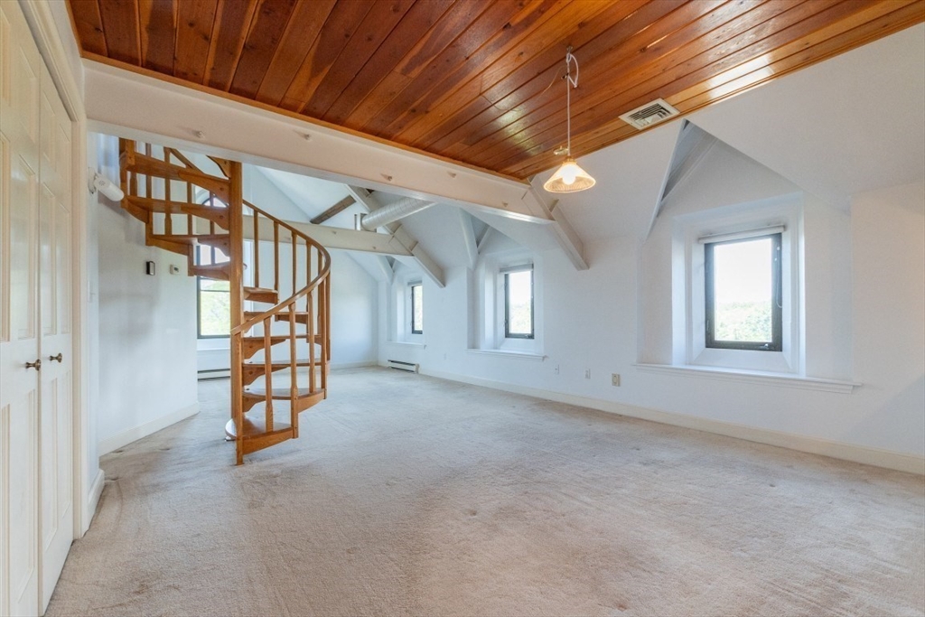 Winchester, Massachusetts 01890, United States, 1 Bedroom Bedrooms, ,2 BathroomsBathrooms,Residential,Pending,203192