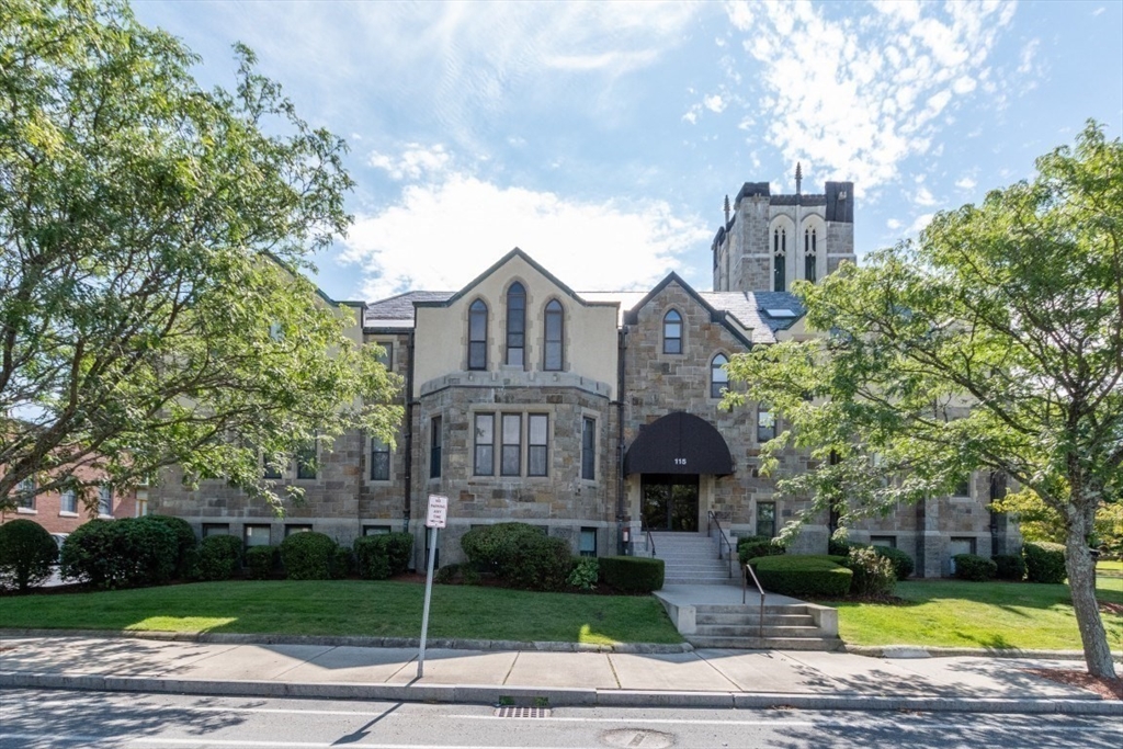 Winchester, Massachusetts 01890, United States, 1 Bedroom Bedrooms, ,2 BathroomsBathrooms,Residential,Pending,203192