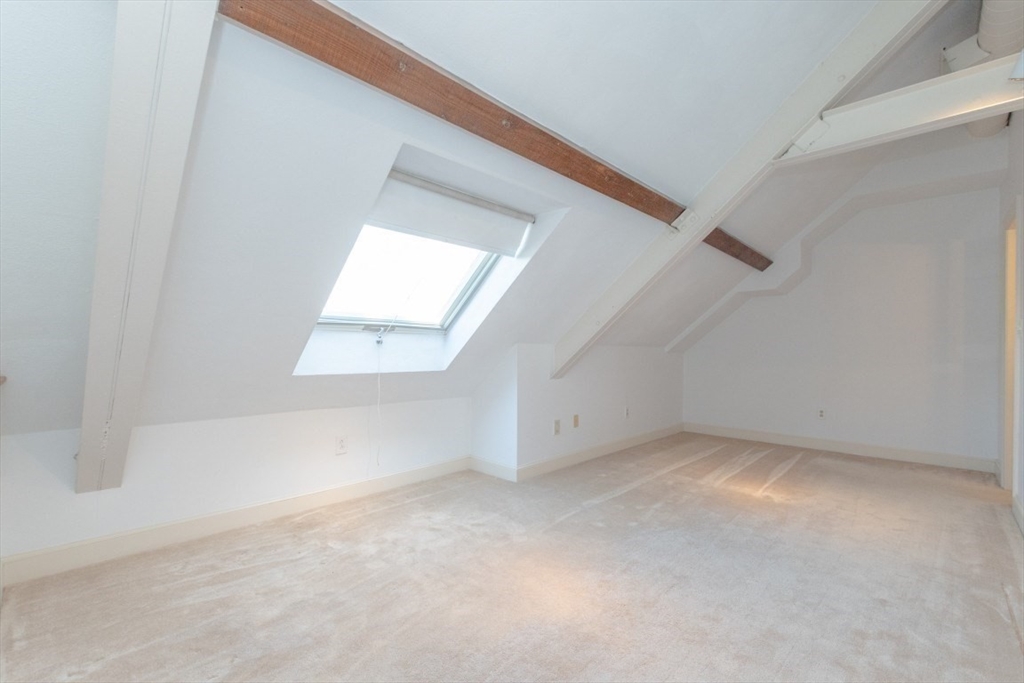 Winchester, Massachusetts 01890, United States, 1 Bedroom Bedrooms, ,2 BathroomsBathrooms,Residential,Pending,203192