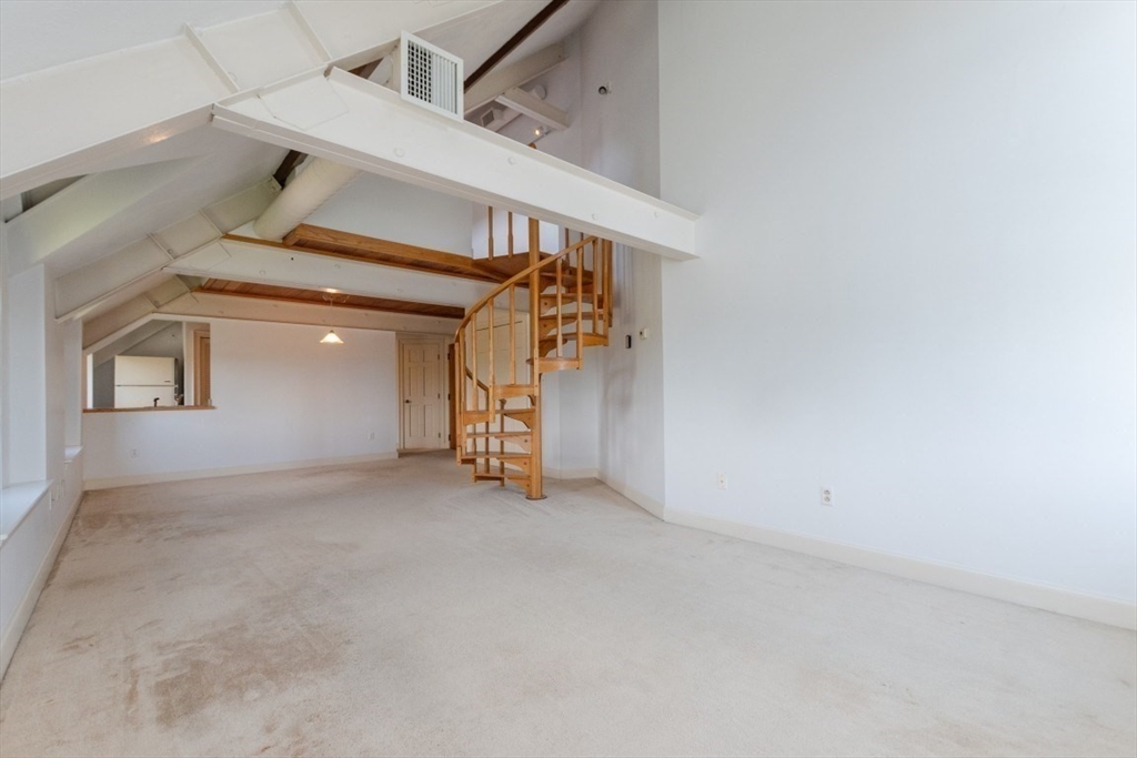 Winchester, Massachusetts 01890, United States, 1 Bedroom Bedrooms, ,2 BathroomsBathrooms,Residential,Pending,203192