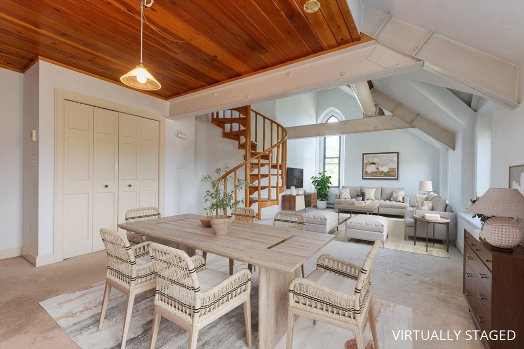 Winchester, Massachusetts 01890, United States, 1 Bedroom Bedrooms, ,2 BathroomsBathrooms,Residential,Pending,203192